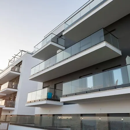 Contemporary One-bedroom * 알가로보