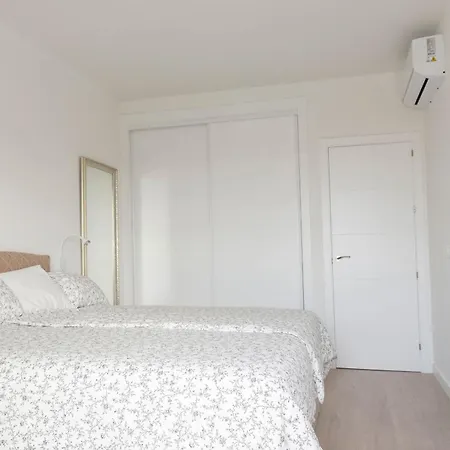 Contemporary One-bedroom 알가로보