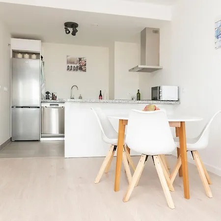 Contemporary One-bedroom * 알가로보