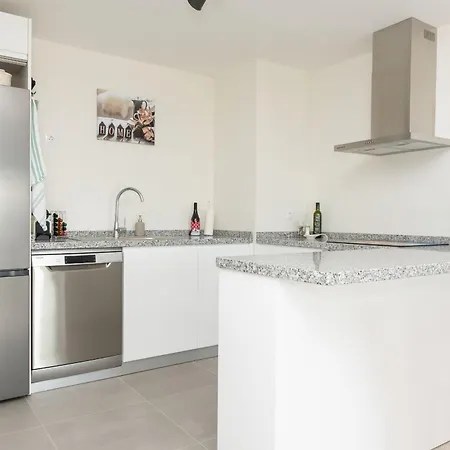 Contemporary One-bedroom 알가로보