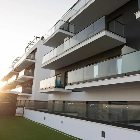 Contemporary One-bedroom * 알가로보